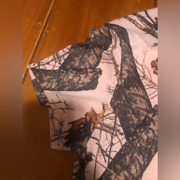 Unbranded camouflage shirt, no size tag, pink brown camouflage. - Picture 3 of 6
